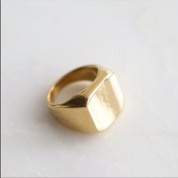 Jewelry - Chunky gold plated insignia ring 💍 Sz 8